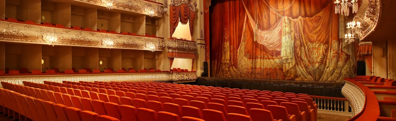 Спектакль-экскурсия "Заблудшие" в отеле Коринтия