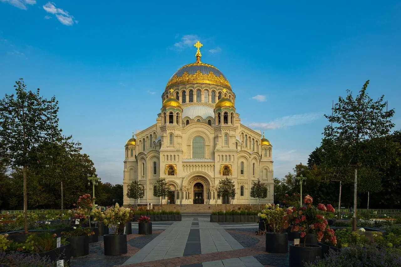 Экскурсия в Кронштадт с теплоходной прогулкой по фортам