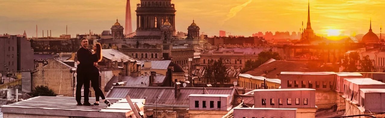 Фотосессия на питерских улочках и романтика крыш