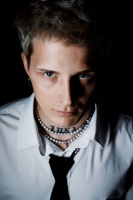 Постер: CALL ME KARIZMA