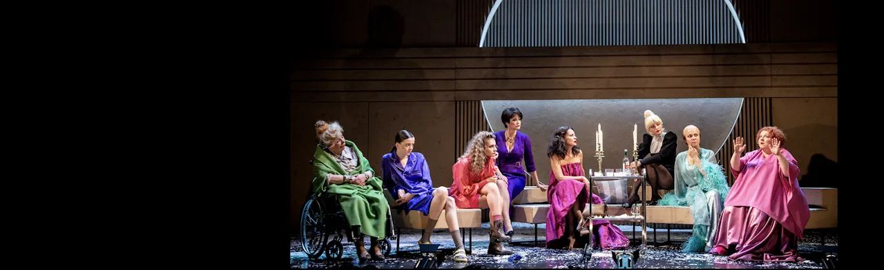 8 любящих женщин