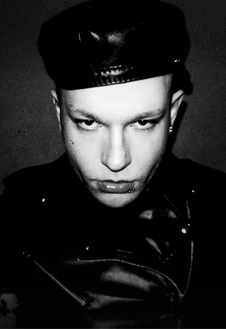 Постер: huzzy b