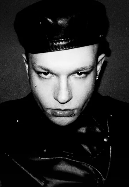 Постер: Huzzy B