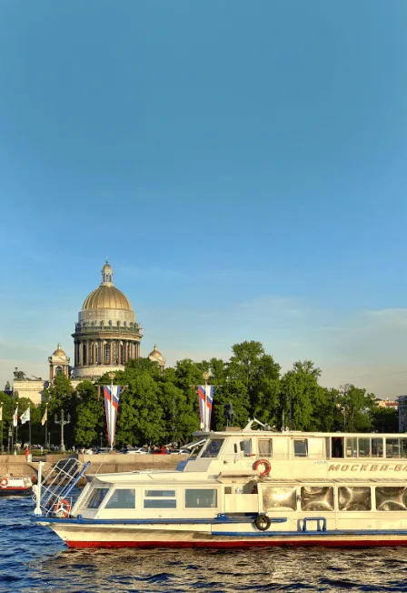 Берега Невы - прогулка на двухпалубном теплоходе по Неве с подходом к Финскому заливу