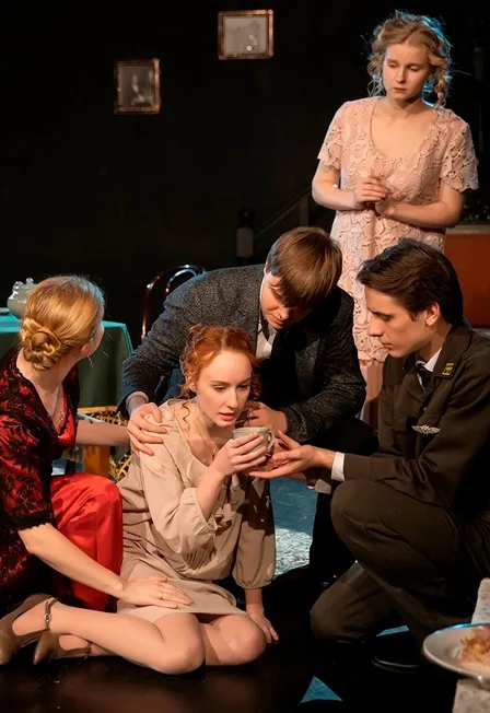 Постер: ВРЕМЯ И СЕМЬЯ КОНВЕЙ