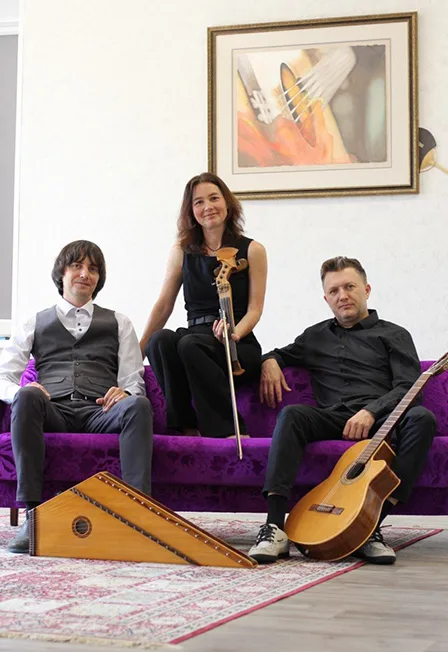 Постер: Las Guitarras Enamoradas — гусли в новом звучании.