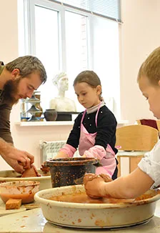 Постер: Народные промыслы России: искусство гончарного дела. Мастер-класс