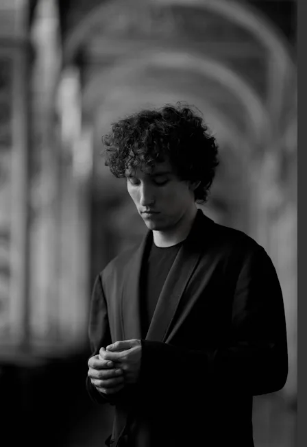Постер: Зимний фестиваль Pianissimo. Сольный концерт Валентин Малинин в Большом петергофском дворце