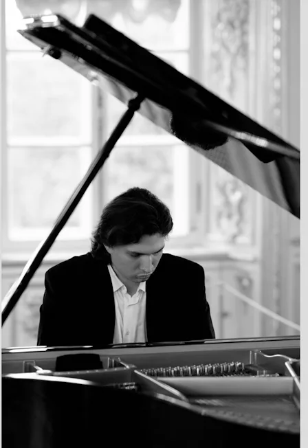 Постер: Зимний фестиваль Pianissimo. Сольный концерт Федор Орлов в Государственном Эрмитаже