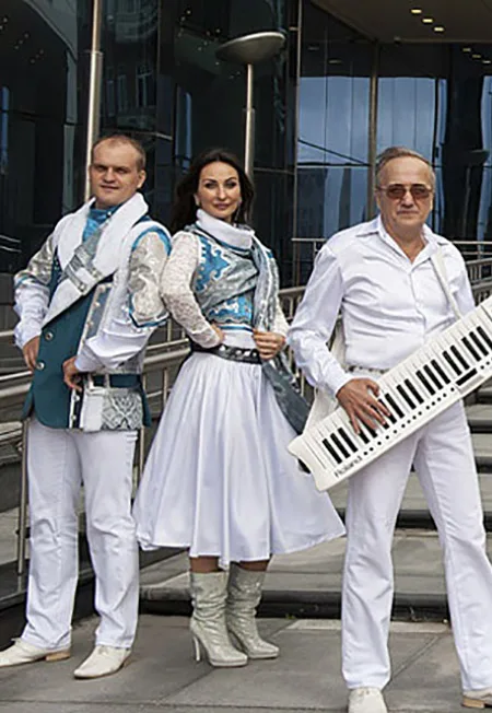 Пока часы двенадцать бьют