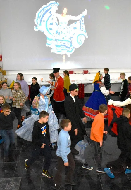 Как Новый год весь мир обнимал. Интерактивная программа