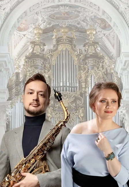 Орган и саксофон при свечах: лунный свет над Невой