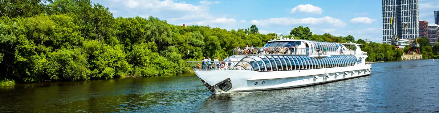 Ройал-круиз по Москве реке на теплоходе-ресторане